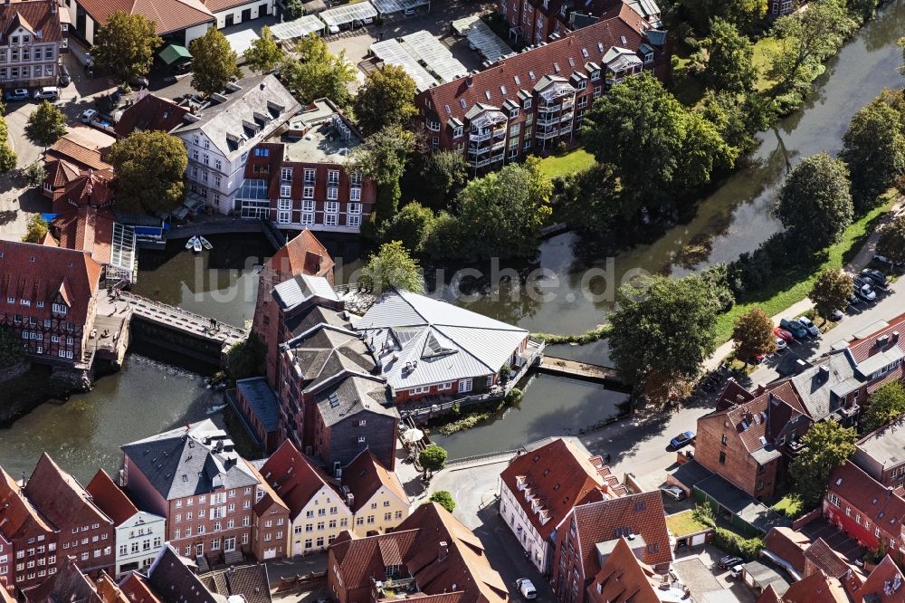 Luftbild Lüneburg - Historischer Hafen mit Lüner Mühle Restaurant & Vinothek sowie das Spa und Wellness Bergströmin Lüneburg im Bundesland Niedersachsen, Deutschland