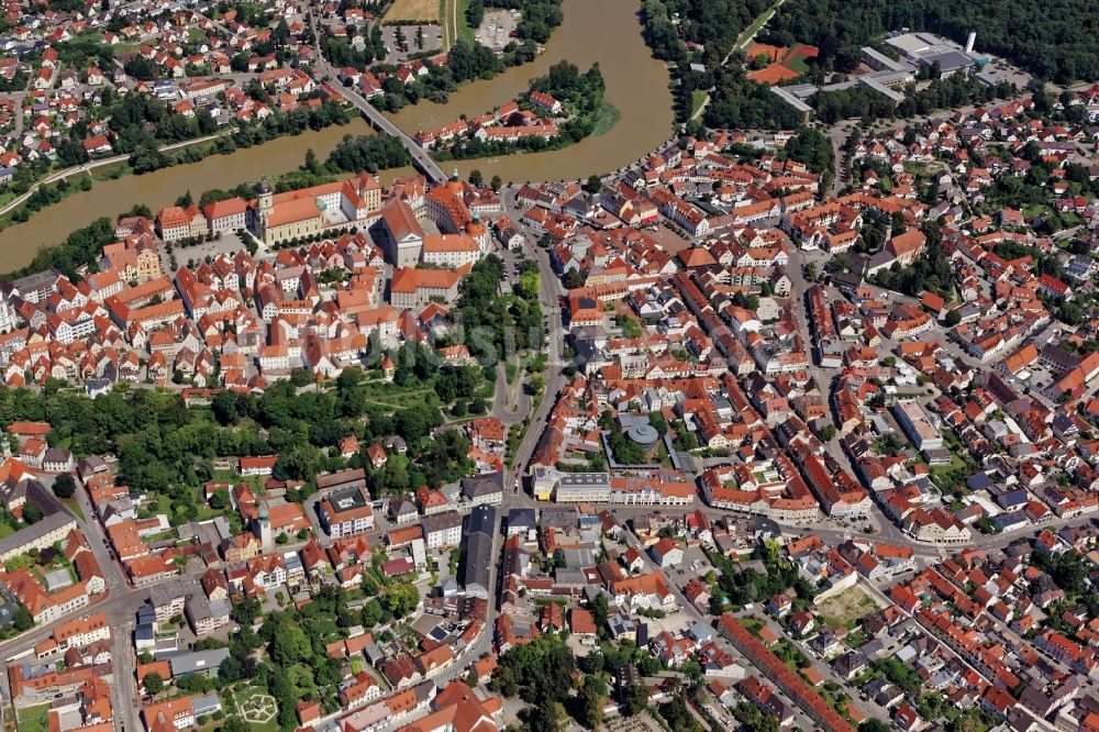 Luftaufnahme Neuburg an der Donau - Historisches Altstadt- Zentrum von Neuburg an der Donau im Bundesland Bayern