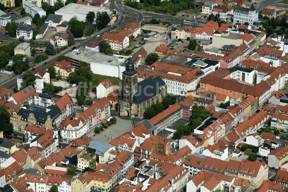 Gotha aus der Vogelperspektive: Historisches Altstadtzentrum mit der Margarethenkirche auf dem Neumarkt von Gotha im Bundesland Thüringen