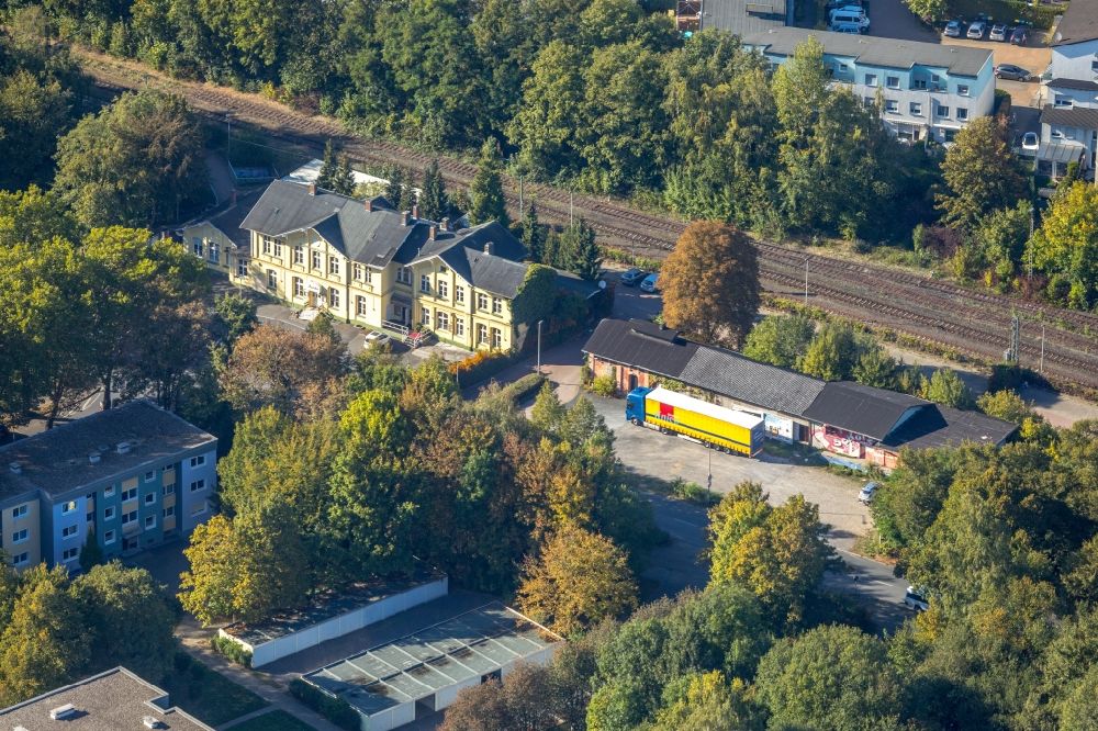 Luftaufnahme Unna - Historisches Bahnhofsgebäude der Deutschen Bahn Unna-Königsborn in Unna im Bundesland Nordrhein-Westfalen, Deutschland