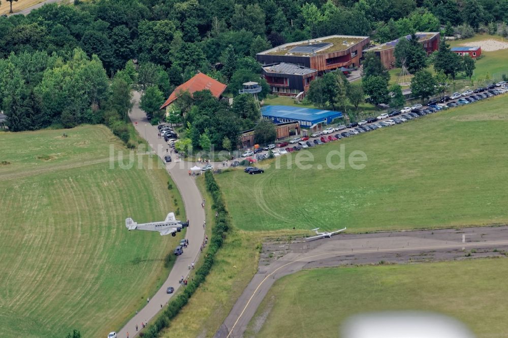 Luftbild Oberschleißheim - Historisches Flugzeug JU 52 bei der Landung in Oberschleißheim im Bundesland Bayern