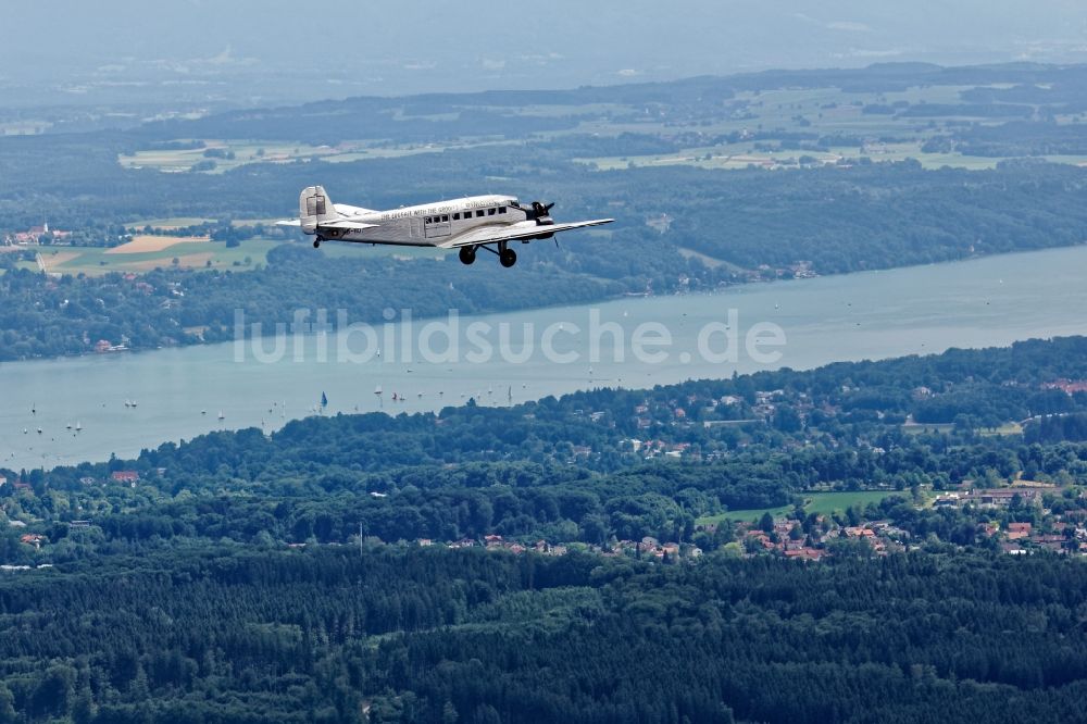 Luftbild Starnberg - Historisches Flugzeug Junkers 52 im Flug nahe dem Starnberger See im Bundesland Bayern