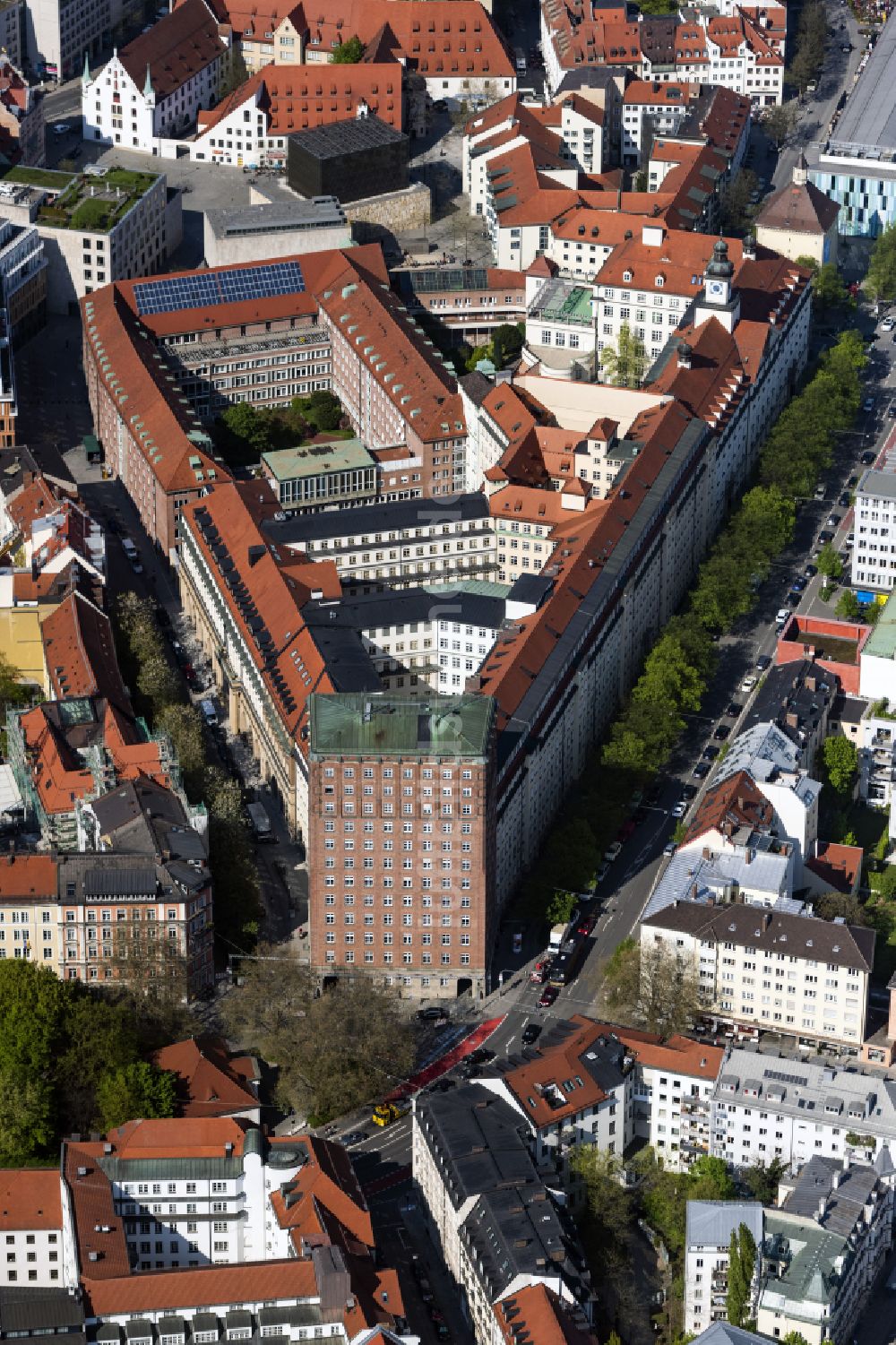 Luftbild München - Historisches Städtisches Hochhaus in München im Bundesland Bayern