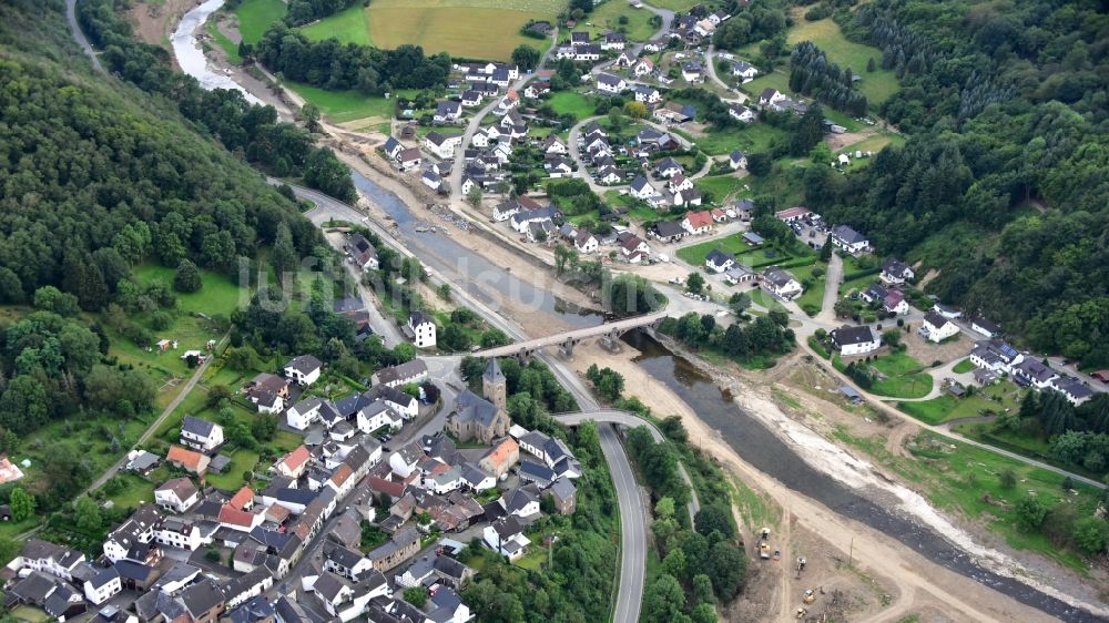 Hönningen von oben - Hönningen (Ahr) nach der Hochwasserkatastrophe im Ahrtal diesen Jahres im Bundesland Rheinland-Pfalz, Deutschland