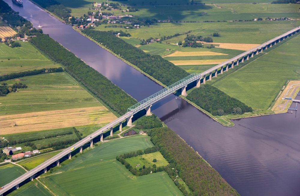 Luftbild Brunsbüttel - Hochbrücke über dem Nord-Ostsee-Kanal in Brunsbüttel im Bundesland Schleswig-Holstein, Deutschland