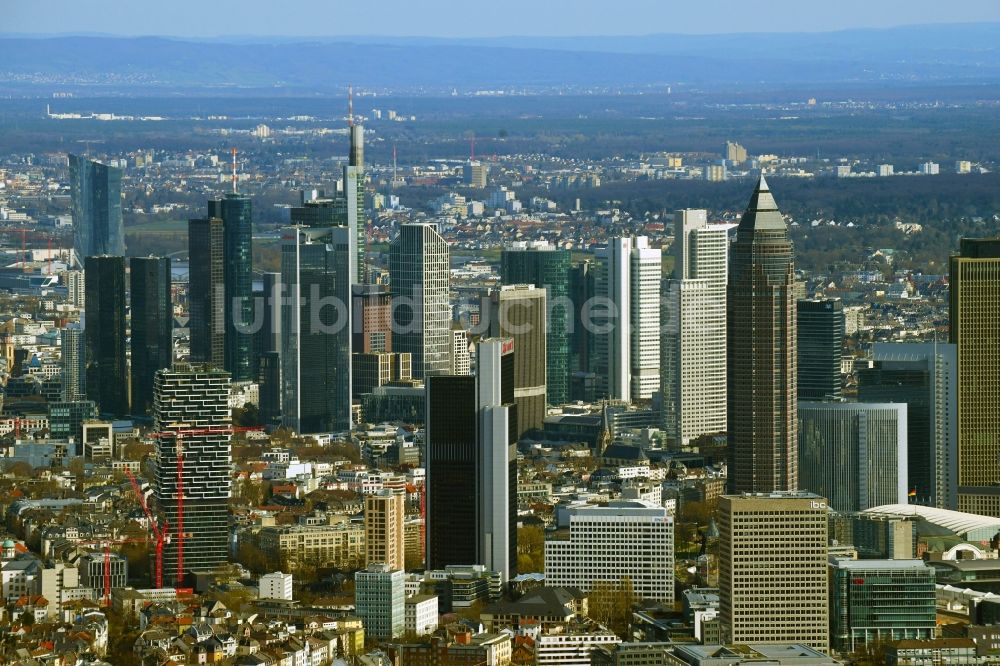 Luftbild Frankfurt am Main - Hochhaus- Ensemble - Skyline in Frankfurt am Main im Bundesland Hessen, Deutschland