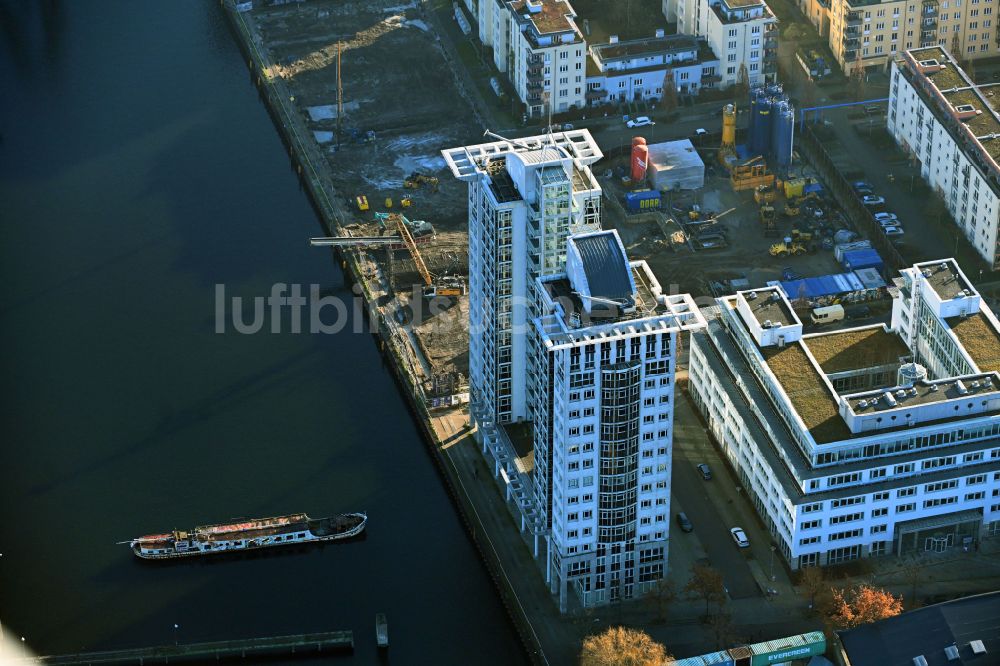 Berlin von oben - Hochhaus- Ensemble Twin-Towers Berlin im Ortsteil Alt-Treptow in Berlin, Deutschland