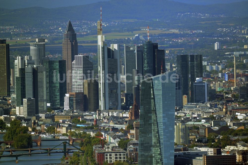 Frankfurt am Main von oben - Hochhaus des Finanzdienstleistungs- Unternehmens EZB Europäische Zentralbank in Frankfurt am Main im Bundesland Hessen, Deutschland