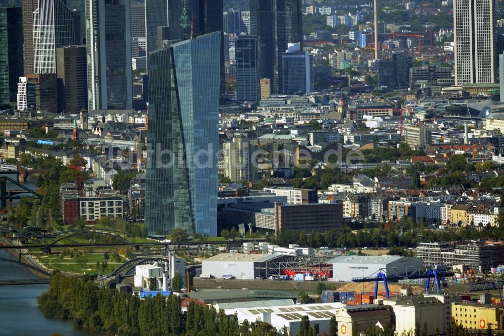 Frankfurt am Main von oben - Hochhaus des Finanzdienstleistungs- Unternehmens EZB Europäische Zentralbank in Frankfurt am Main im Bundesland Hessen, Deutschland