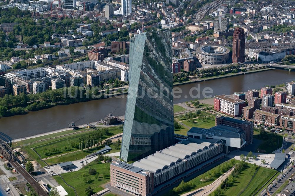 Luftbild Frankfurt am Main - Hochhaus des Finanzdienstleistungs- Unternehmens EZB Europäische Zentralbank in Frankfurt am Main im Bundesland Hessen, Deutschland