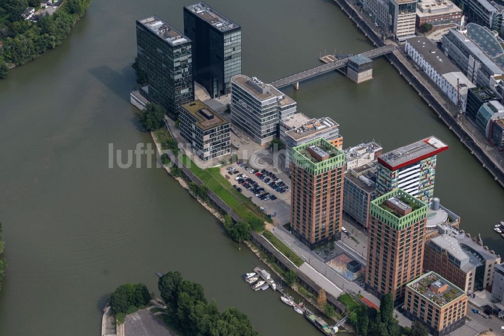 Luftaufnahme Düsseldorf - Hochhaus- Gebäudekomplex Düsseldorfer Heimathafen des Projekts im Medienhafen in Düsseldorf im Bundesland Nordrhein-Westfalen, Deutschland
