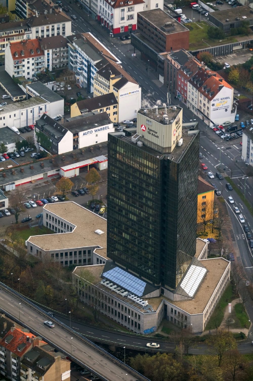 Luftaufnahme Hagen - Hochhaus- Gebäude des Arbeitsamtes der Behörde Agentur für Arbeit in Hagen in Nordrhein-Westfalen