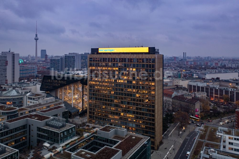 Luftbild Berlin - Hochhaus- Gebäude des Axel-Springer Verlages in Berlin, Deutschland