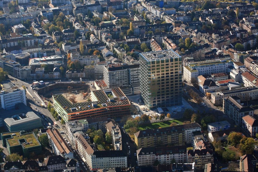 Basel von oben - Hochhaus- Gebäude und Biozentrum der Universität Basel in Basel in der Schweiz