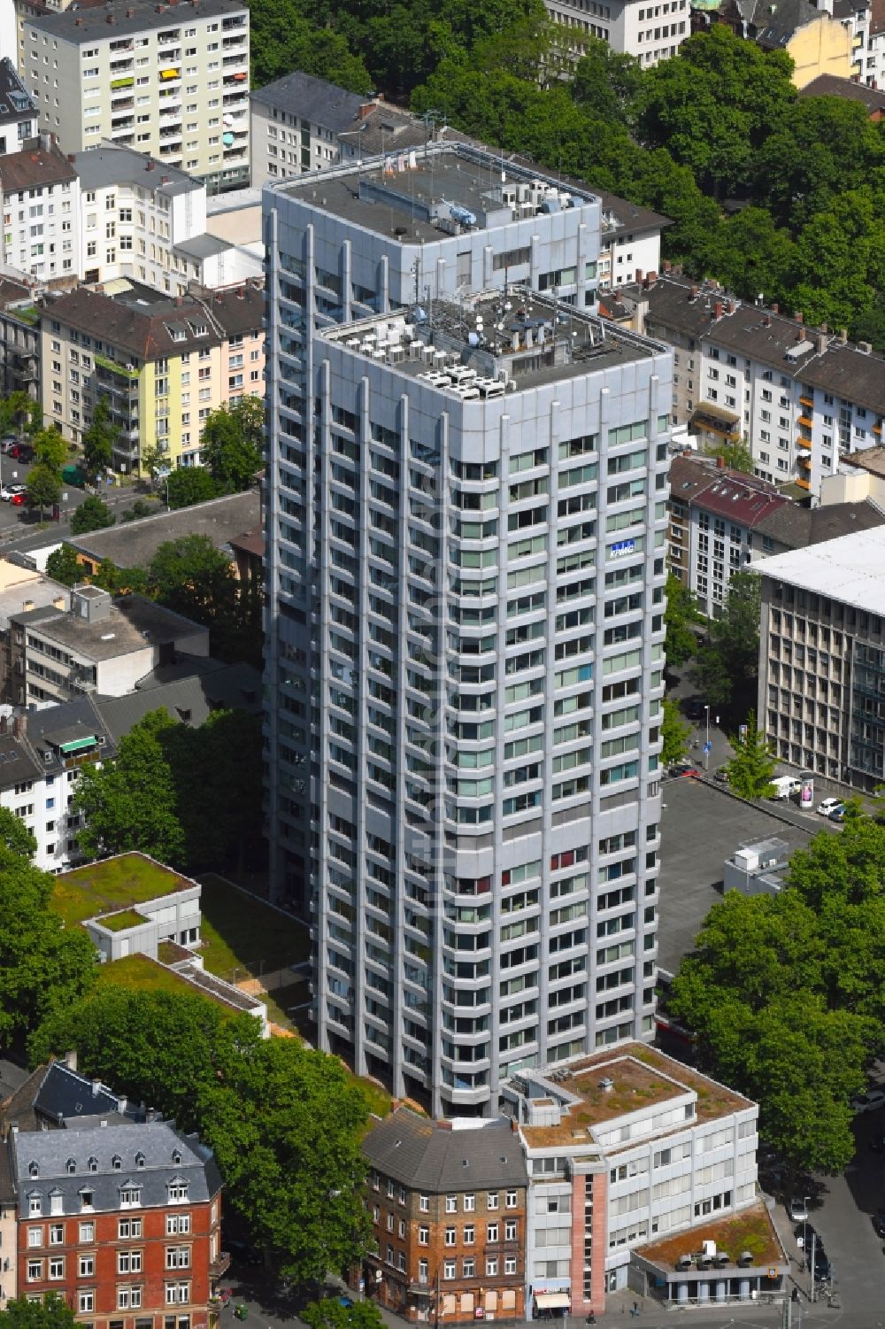 Mainz aus der Vogelperspektive: Hochhaus- Gebäude Bonifazius-Türme in Mainz im Bundesland Rheinland-Pfalz, Deutschland