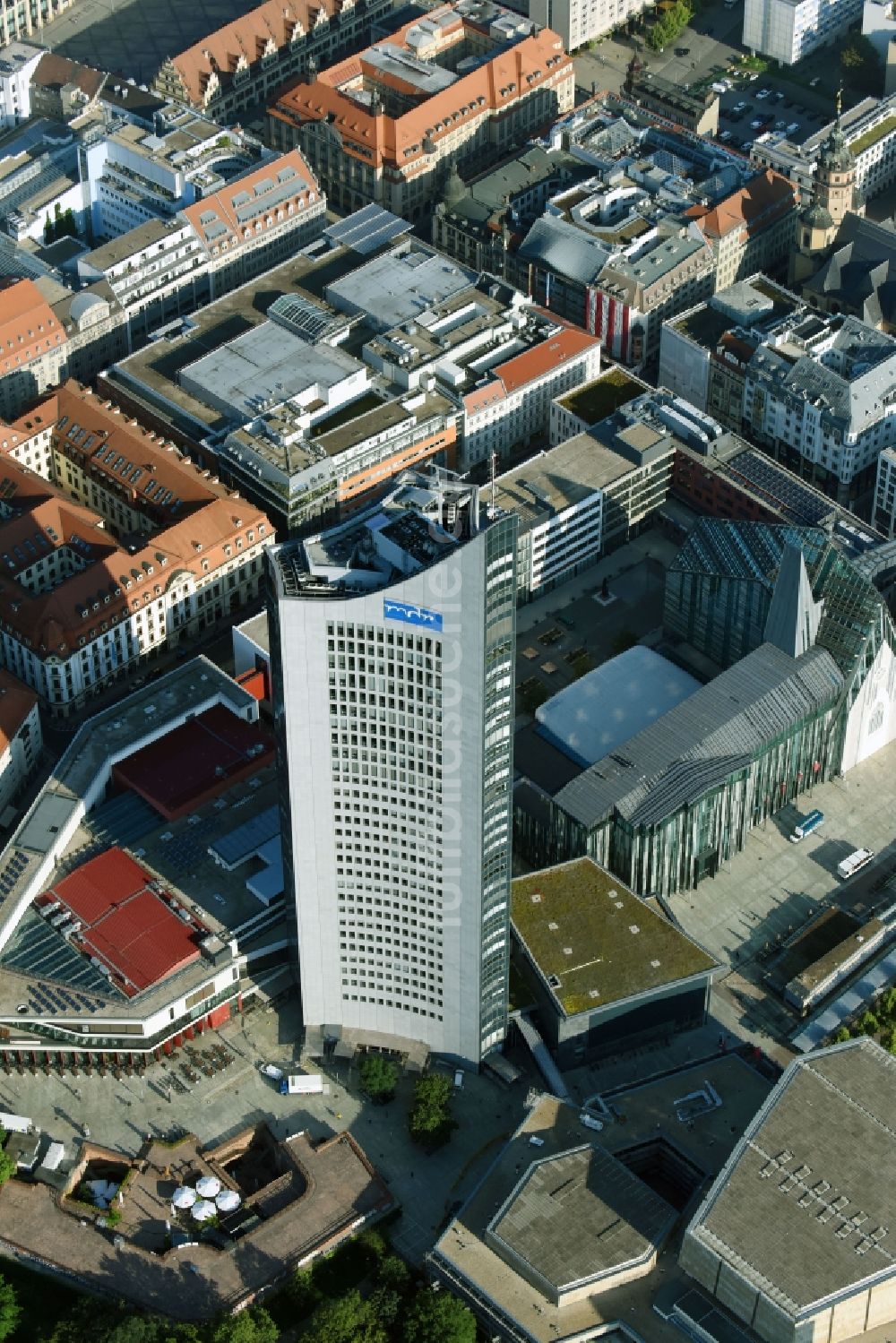 Leipzig von oben - Hochhaus- Gebäude City-Hochhaus in Leipzig im Bundesland Sachsen