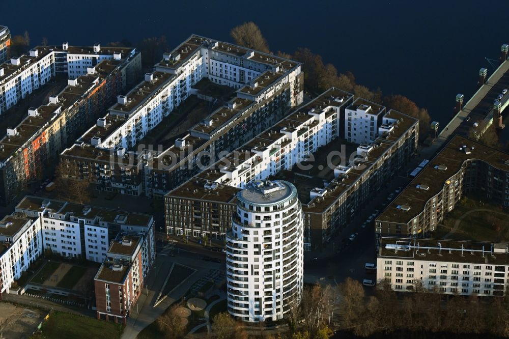 Berlin von oben - Hochhaus- Gebäude Havelperle im Wohngebiet an der Havelspitze im Ortsteil Hakenfelde in Berlin, Deutschland