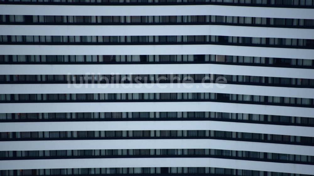 Luftbild Bonn - Hochhaus- Gebäude der Hotelanlage Bonn Marriott World Conference Hotel in Bonn im Bundesland Nordrhein-Westfalen, Deutschland