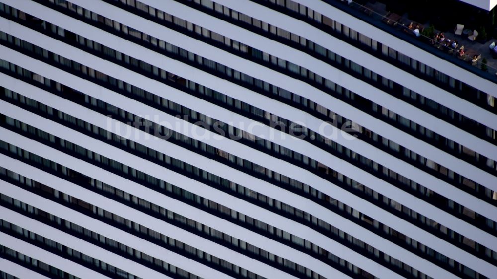 Luftaufnahme Bonn - Hochhaus- Gebäude der Hotelanlage Bonn Marriott World Conference Hotel in Bonn im Bundesland Nordrhein-Westfalen, Deutschland