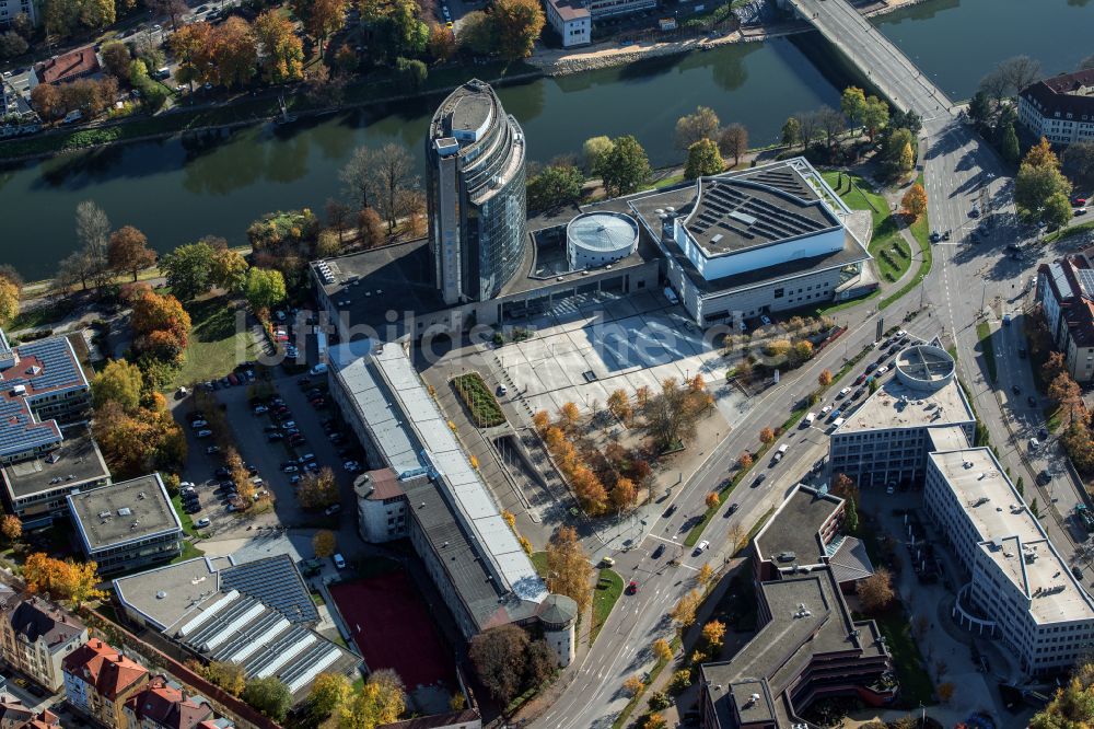 Luftbild Ulm - Hochhaus- Gebäude der Hotelanlage des Maritim Hotel Ulm an der Brücke über die Donau in Ulm im Bundesland Baden-Württemberg, Deutschland