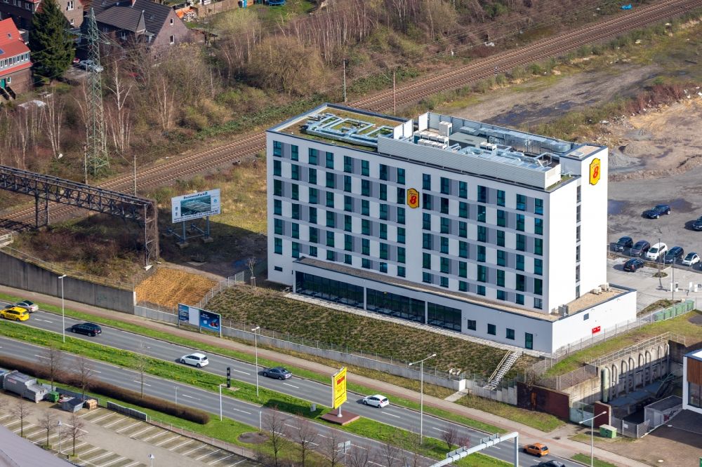 Oberhausen aus der Vogelperspektive: Hochhaus- Gebäude der Hotelanlage Super 8 am Brammenring in Oberhausen im Bundesland Nordrhein-Westfalen, Deutschland