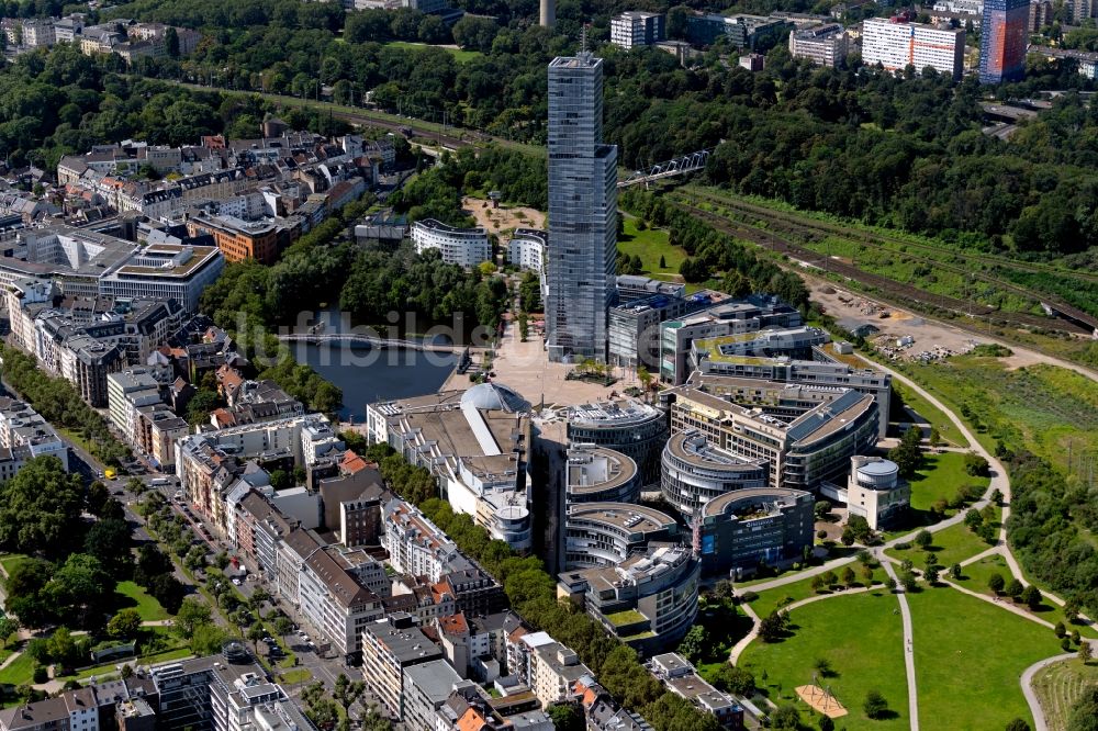 Köln von oben - Hochhaus- Gebäude Kölnturm Im Mediapark in Köln im Bundesland Nordrhein-Westfalen - NRW, Deutschland