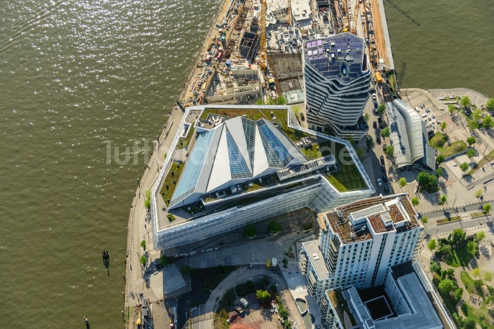Hamburg aus der Vogelperspektive: Hochhaus- Gebäude Marco-Polo-Tower in Hamburg, Deutschland
