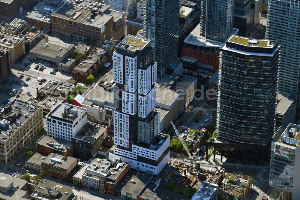 Toronto von oben - Hochhaus- Gebäude an der Richmond Street in Toronto in Ontario, Kanada
