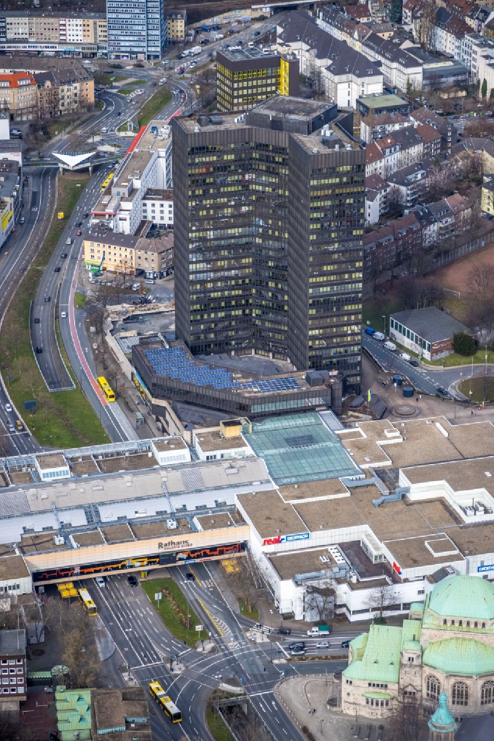 Luftaufnahme Essen - Hochhaus- Gebäude der Stadtverwaltung - Rathaus am Porscheplatz in Essen im Bundesland Nordrhein-Westfalen, Deutschland