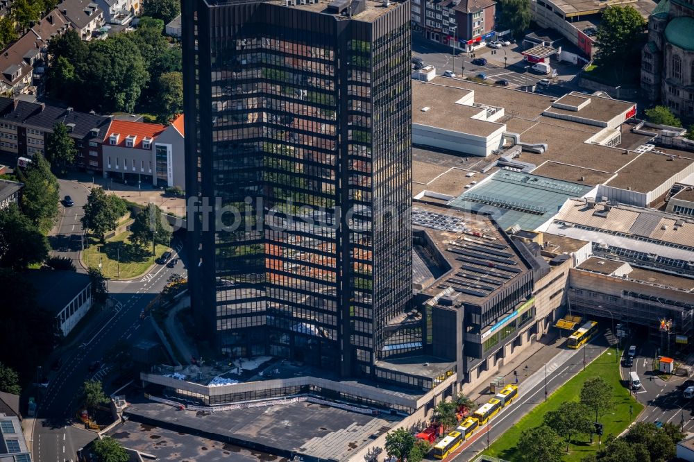 Luftbild Essen - Hochhaus- Gebäude der Stadtverwaltung - Rathaus am Porscheplatz in Essen im Bundesland Nordrhein-Westfalen, Deutschland
