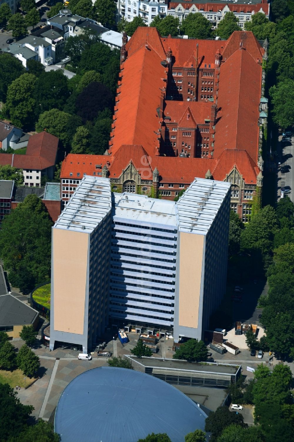 Hamburg von oben - Hochhaus- Gebäude der Universität Philosophenturm im Ortsteil Rotherbaum in Hamburg, Deutschland