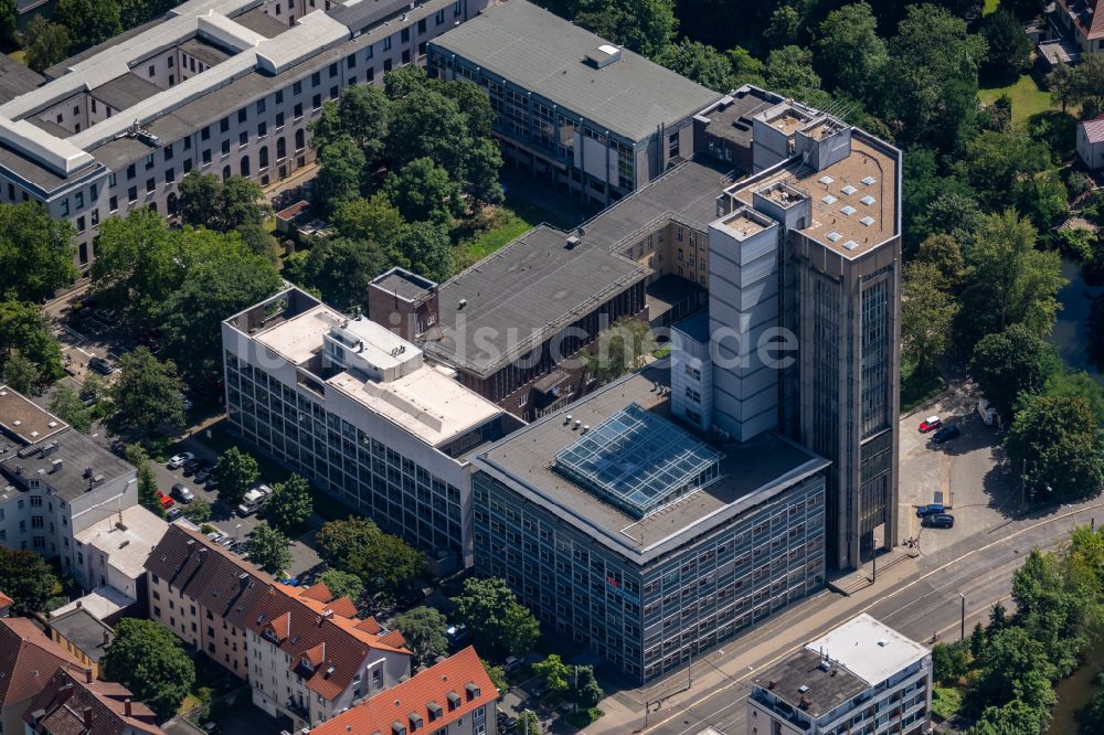 Luftaufnahme Braunschweig - Hochhaus- Gebäude der Universität der TU Technische Universität in Braunschweig im Bundesland Niedersachsen, Deutschland