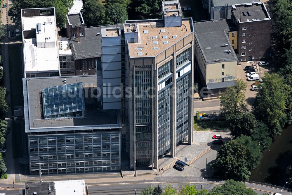 Braunschweig von oben - Hochhaus- Gebäude der Universität der TU Technische Universität in Braunschweig im Bundesland Niedersachsen, Deutschland