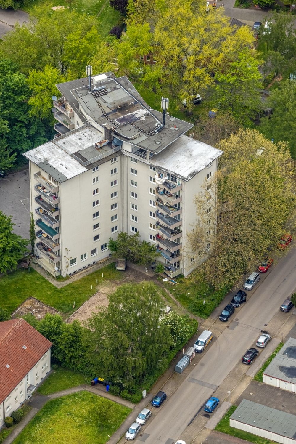 Luftbild Gladbeck - Hochhaus- Gebäude im Wohngebiet am Busfortshof in Gladbeck im Bundesland Nordrhein-Westfalen, Deutschland