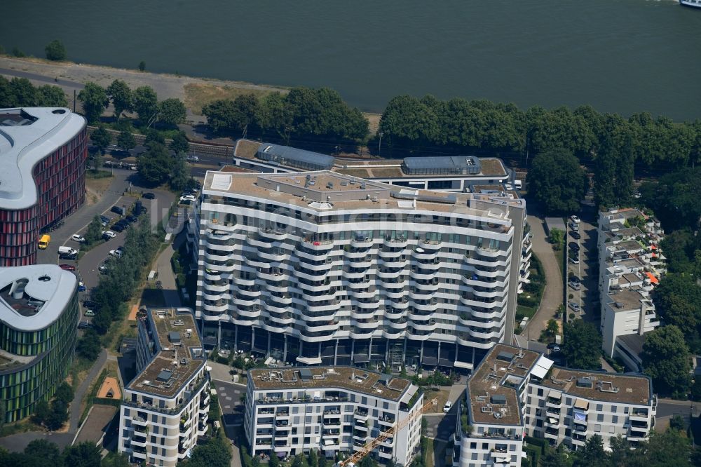 Köln von oben - Hochhaus- Gebäude im Wohngebiet Flow Tower im Ortsteil Bayenthal in Köln im Bundesland Nordrhein-Westfalen, Deutschland