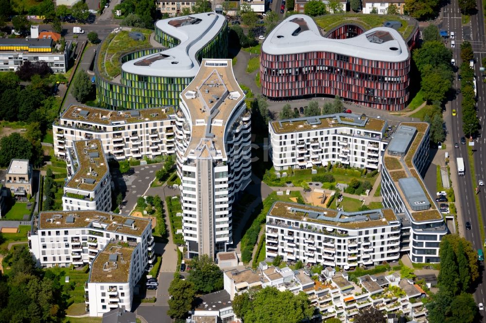 Luftaufnahme Köln - Hochhaus- Gebäude im Wohngebiet Flow Tower im Ortsteil Bayenthal in Köln im Bundesland Nordrhein-Westfalen, Deutschland