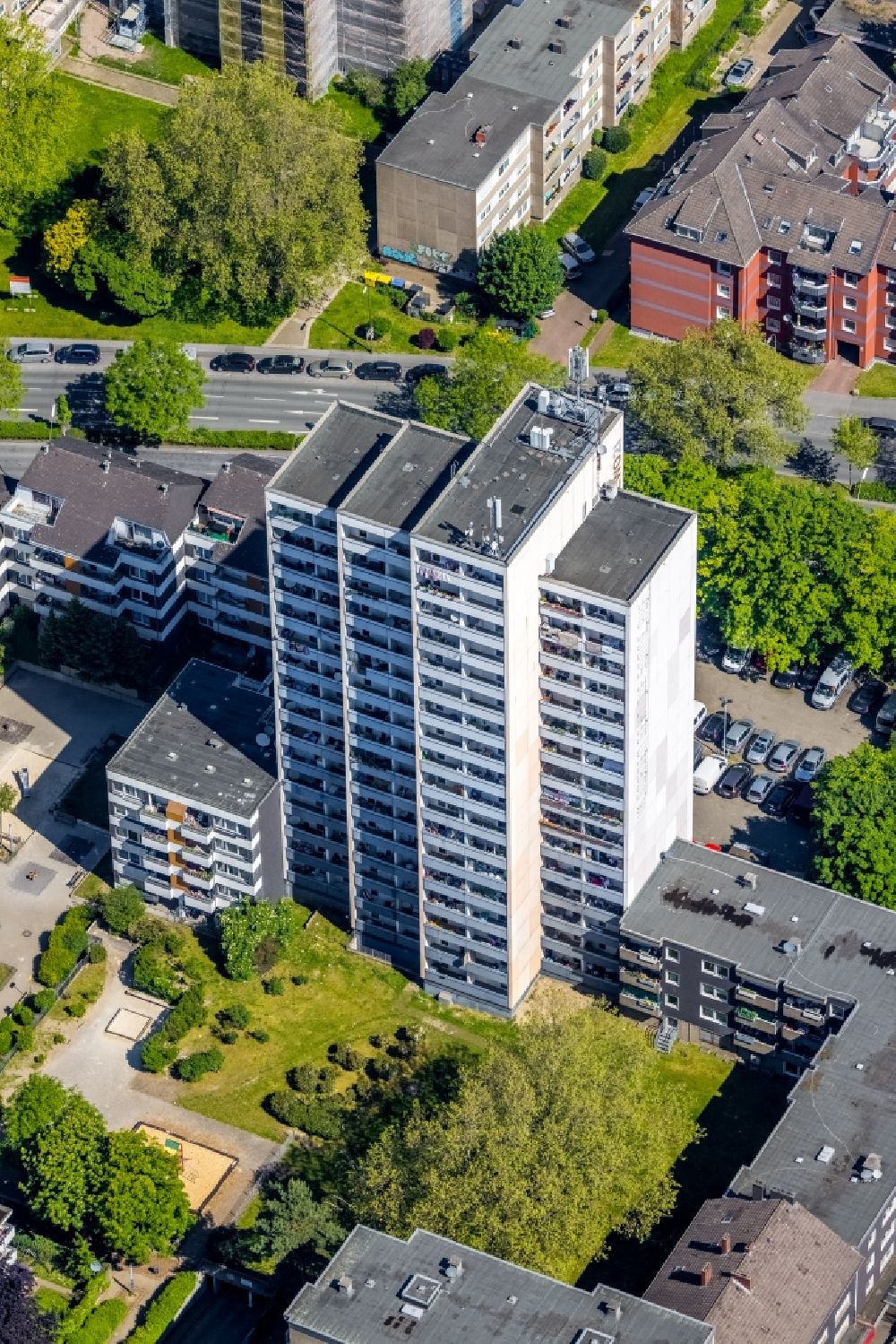 Luftaufnahme Dortmund - Hochhaus- Gebäude im Wohngebiet an der Heiligegartenstraße in Dortmund im Bundesland Nordrhein-Westfalen, Deutschland