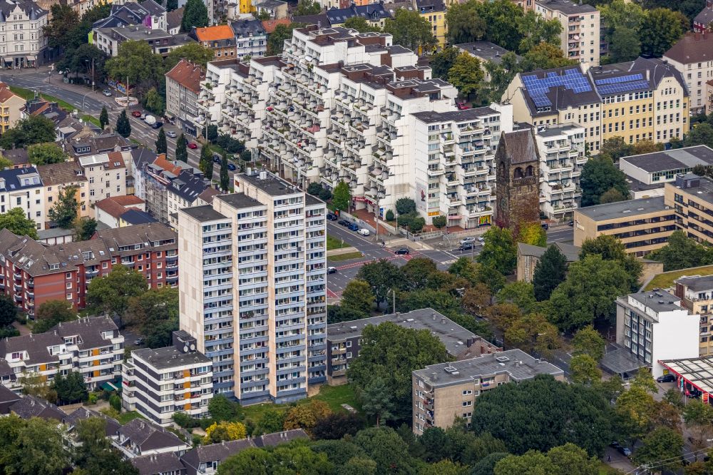 Dortmund aus der Vogelperspektive: Hochhaus- Gebäude im Wohngebiet an der Heiligegartenstraße in Dortmund im Bundesland Nordrhein-Westfalen, Deutschland