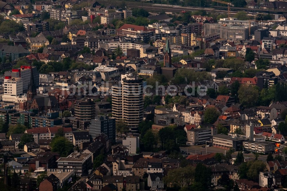 Luftaufnahme Herne - Hochhaus- Gebäude im Wohngebiet in Herne im Bundesland Nordrhein-Westfalen, Deutschland