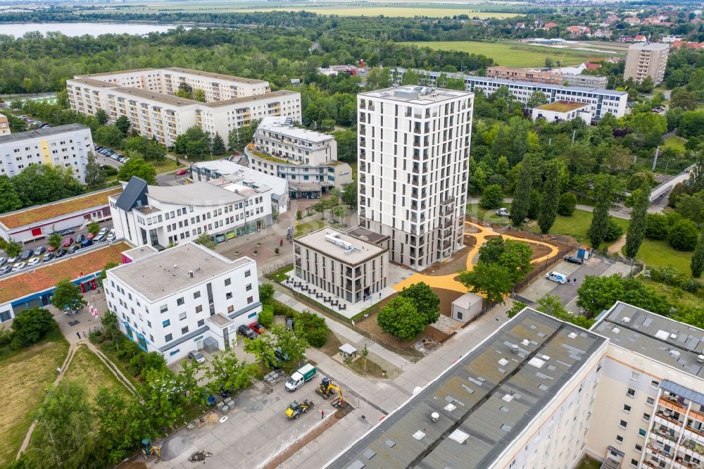 Luftaufnahme Leipzig - Hochhaus- Gebäude im Wohngebiet Lipsia- Turm im Ortsteil Grünau-Mitte in Leipzig im Bundesland Sachsen, Deutschland