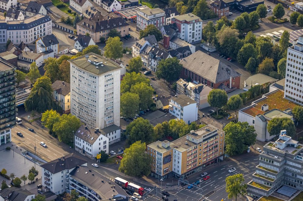 Siegen aus der Vogelperspektive: Hochhaus- Gebäude im Wohngebiet im Ortsteil Hammerhütte in Siegen im Bundesland Nordrhein-Westfalen, Deutschland