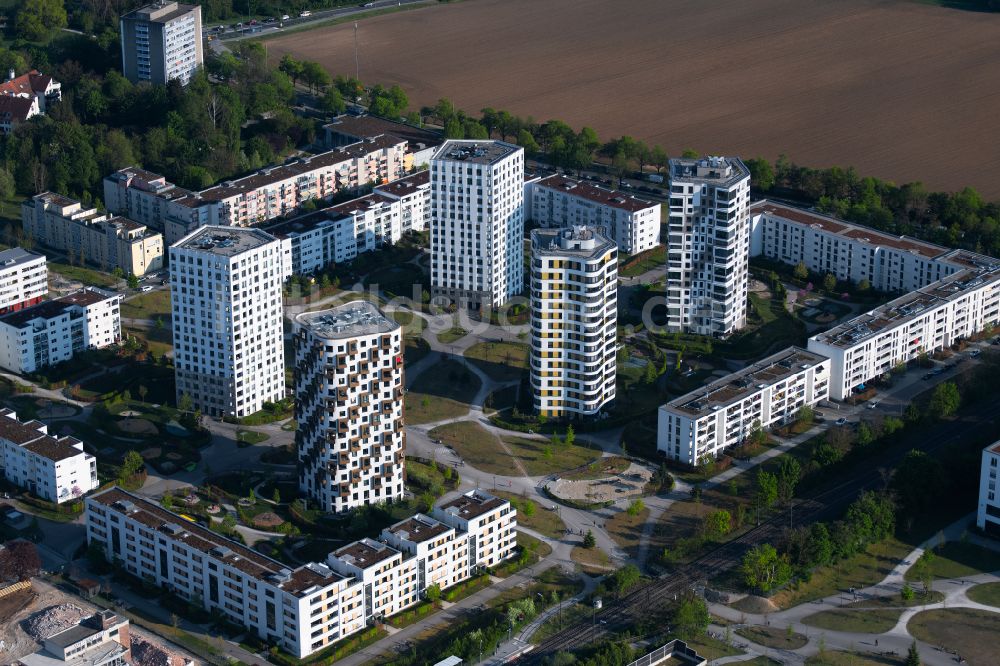 Luftbild München - Hochhaus- Gebäude im Wohngebiet im Ortsteil Obersendling in München im Bundesland Bayern, Deutschland