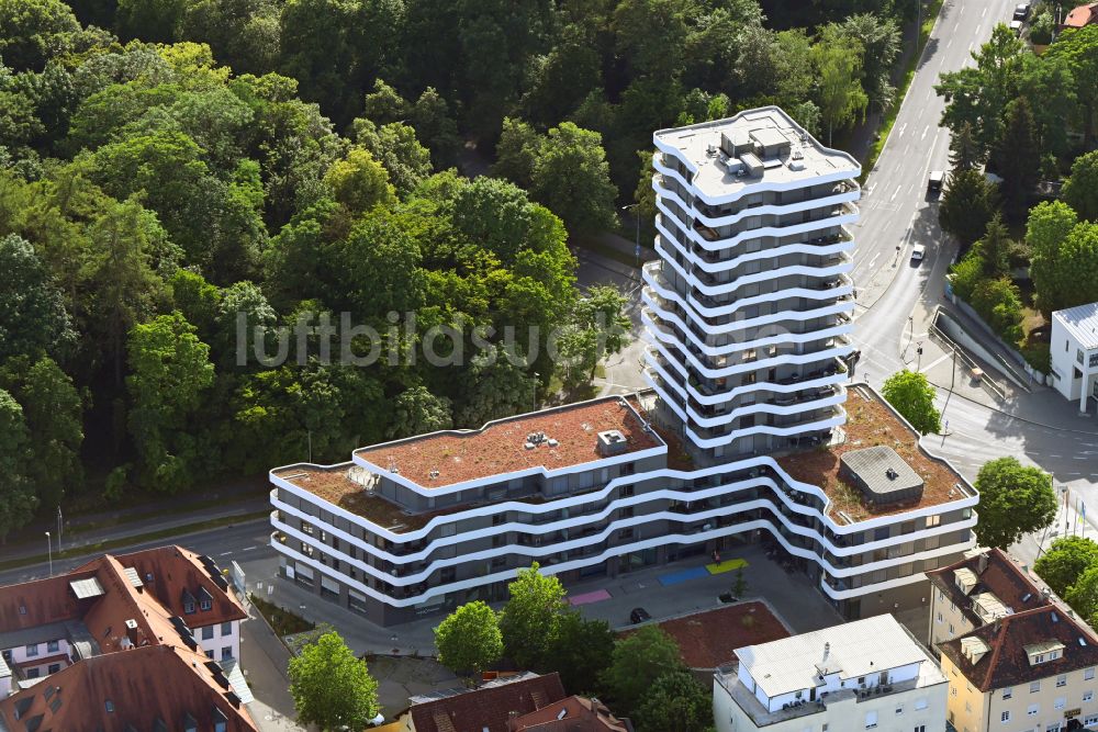 Ingolstadt aus der Vogelperspektive: Hochhaus- Gebäude im Wohngebiet IN-Tower in Ingolstadt im Bundesland Bayern, Deutschland