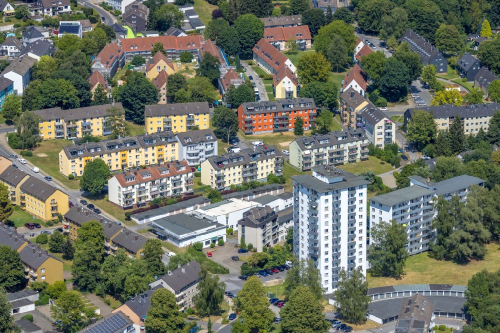Luftaufnahme Heiligenhaus - Hochhaus- Gebäude im Wohngebiet am Werkerhofplatz in Heiligenhaus im Bundesland Nordrhein-Westfalen, Deutschland