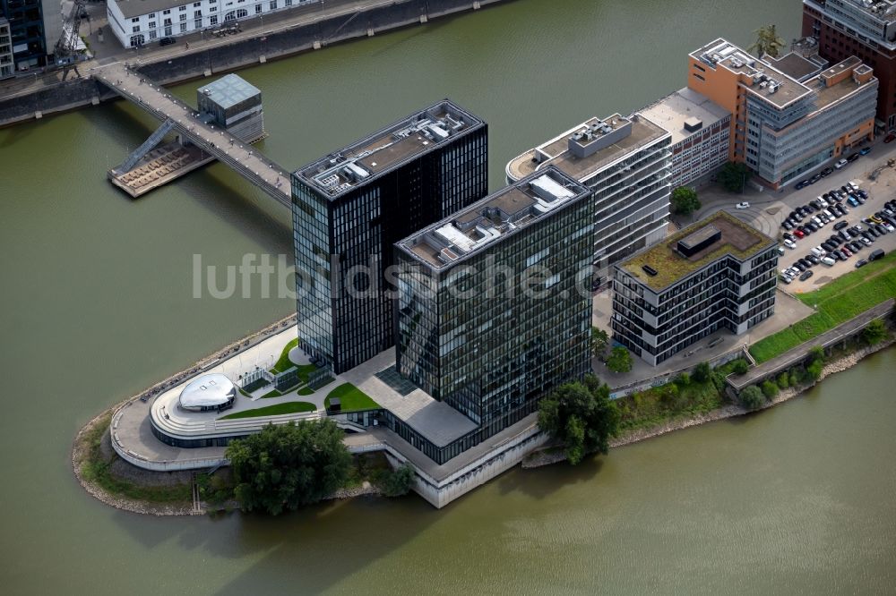 Luftbild Düsseldorf - Hochhaus- Gebäudekomplex Düsseldorfer Heimathafen des Projekts im Medienhafen in Düsseldorf im Bundesland Nordrhein-Westfalen, Deutschland