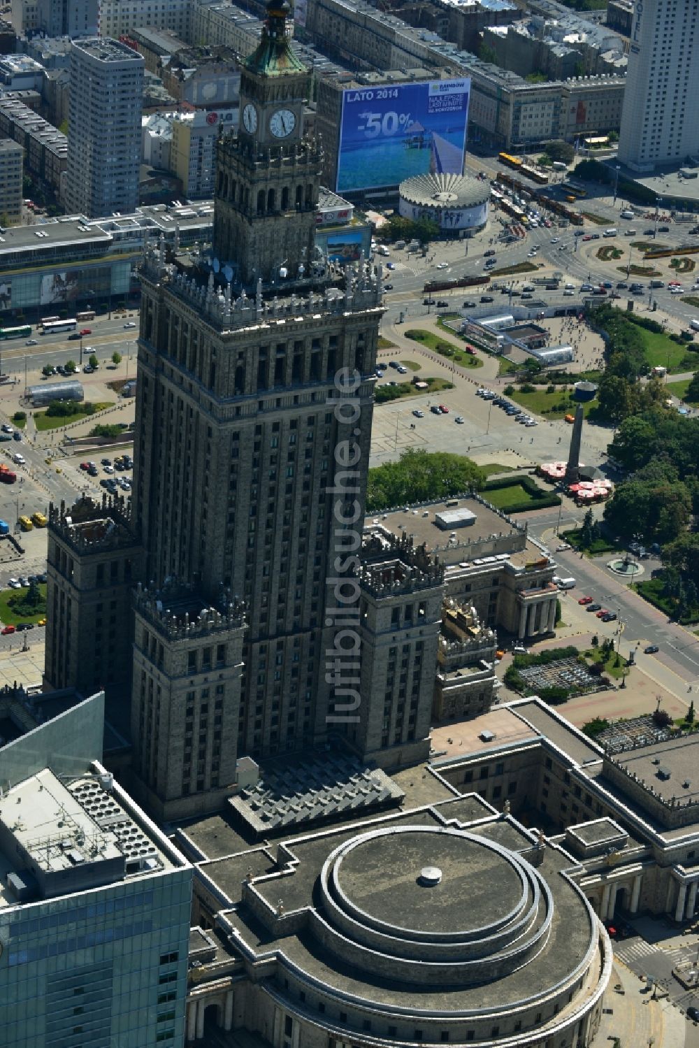 Luftaufnahme Warschau - Hochhaus- Gebäudekomplex des Kultur- und Wissenschaftspalast in Warschau in Polen