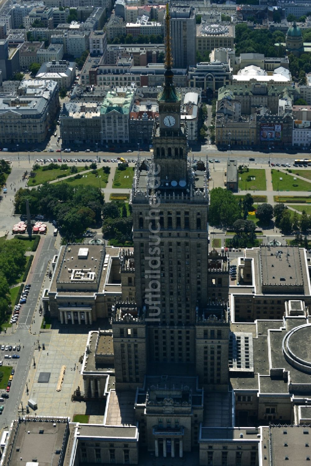 Luftbild Warschau - Hochhaus- Gebäudekomplex des Kultur- und Wissenschaftspalast in Warschau in Polen