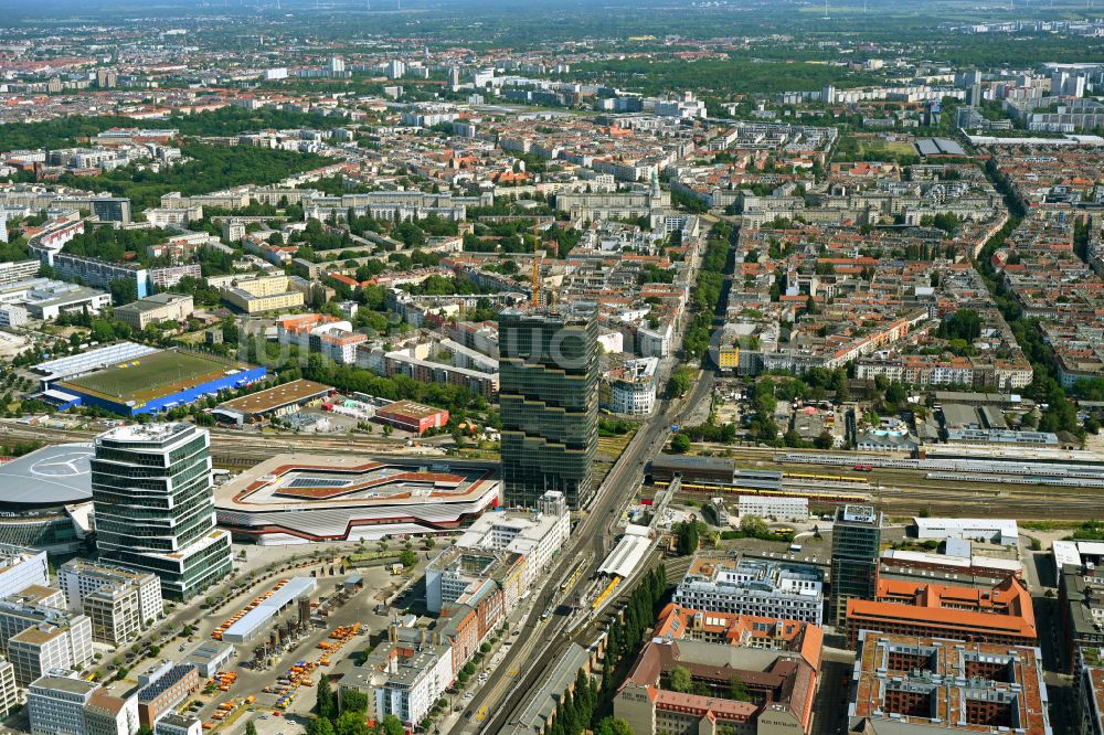 Luftbild Berlin - Hochhaus- Gebäudekomplexes EDGE East Side - Amazon Tower in Berlin, Deutschland