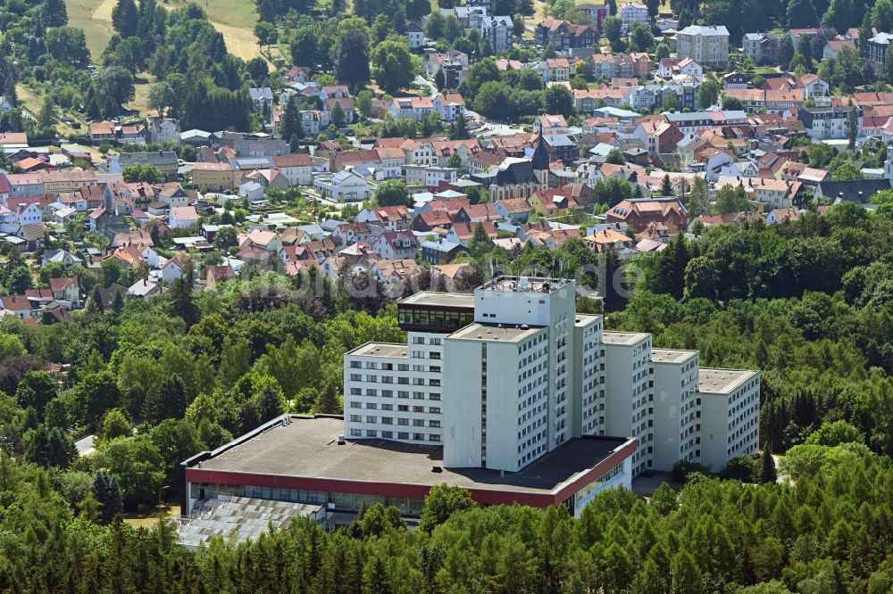 Friedrichroda aus der Vogelperspektive: Hochhaus der Hotelanlage Ahorn Berghotel in Friedrichroda im Bundesland Thüringen, Deutschland