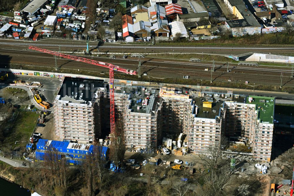 Berlin von oben - Hochhaus- Neubau An der Mole im Ortsteil Rummelsburg in Berlin, Deutschland